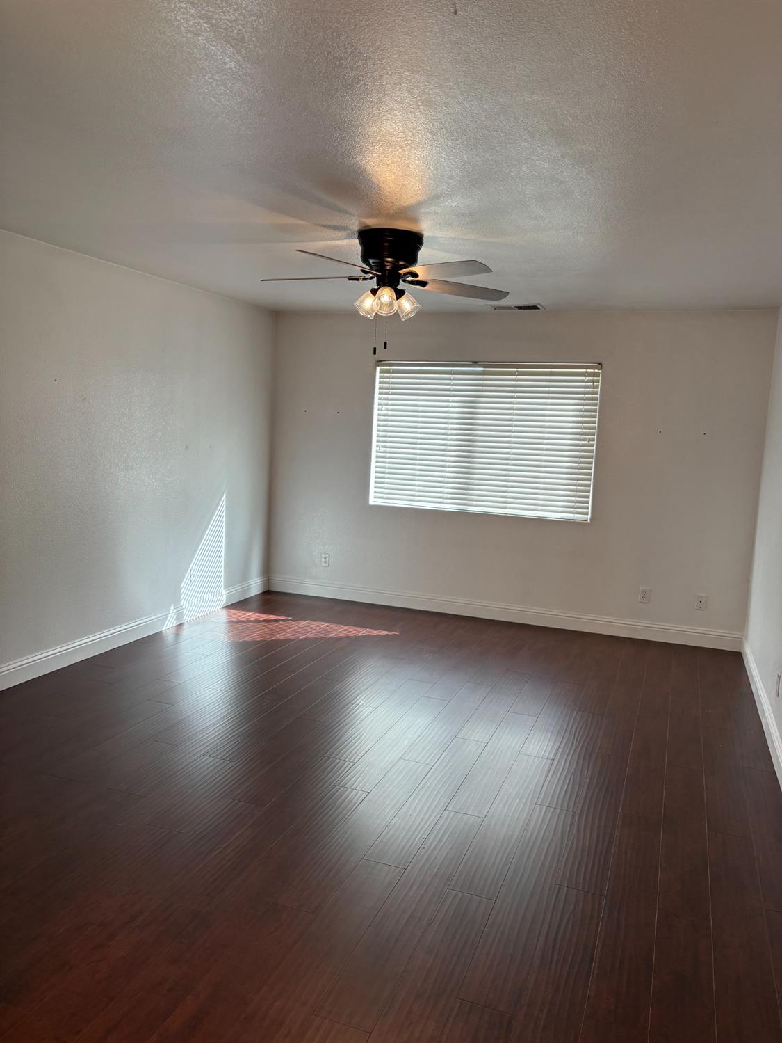 2962 Santa Ana Ave, Clovis, CA 93611