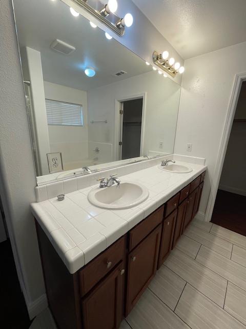 2962 Santa Ana Ave, Clovis, CA 93611