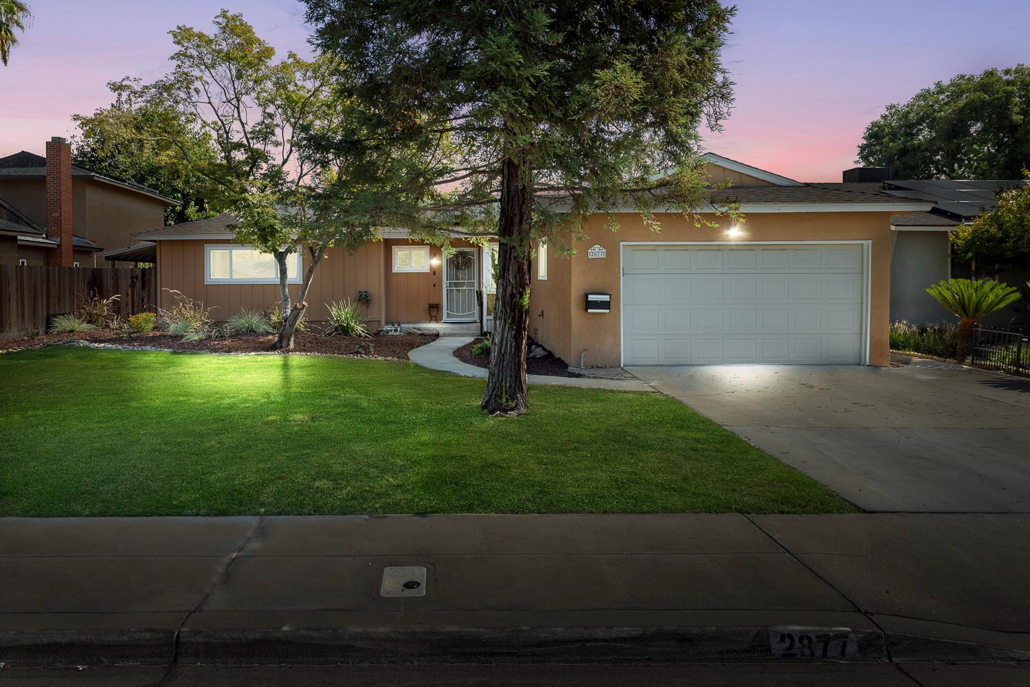 2877 Caesar Ave, Clovis, CA 93612
