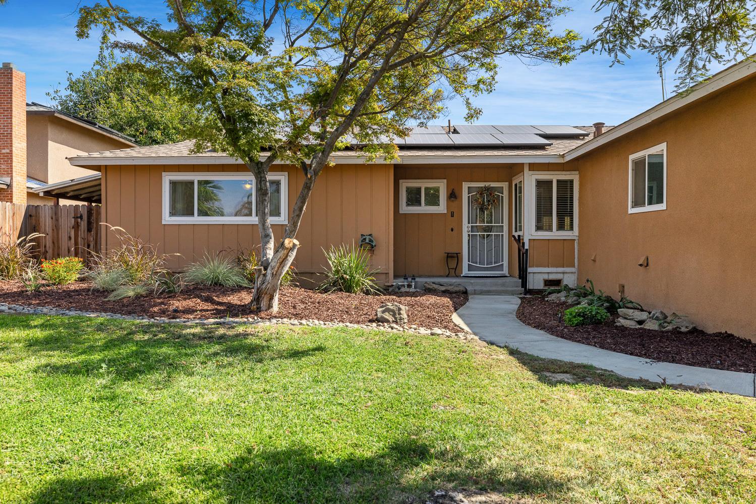 2877 Caesar Ave, Clovis, CA 93612