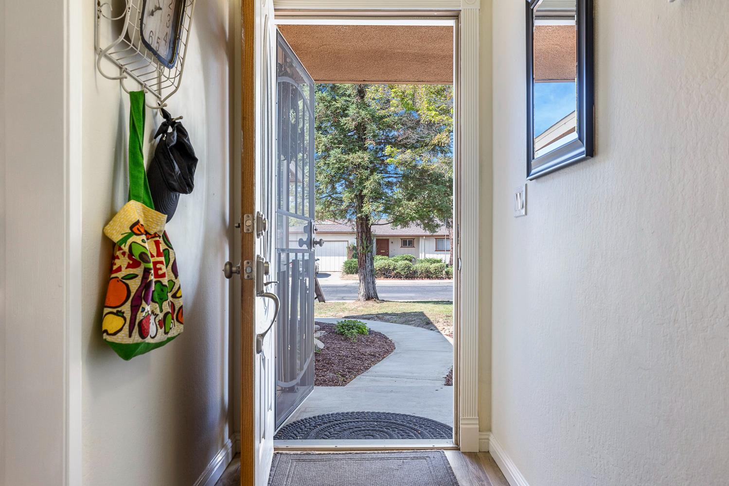 2877 Caesar Ave, Clovis, CA 93612