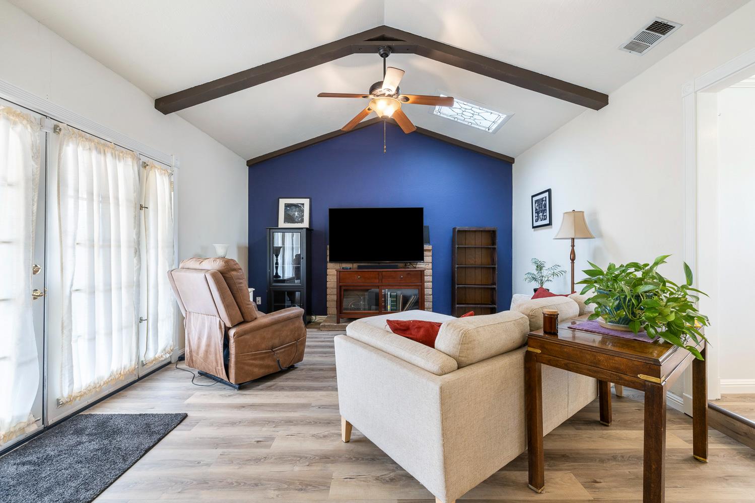 2877 Caesar Ave, Clovis, CA 93612