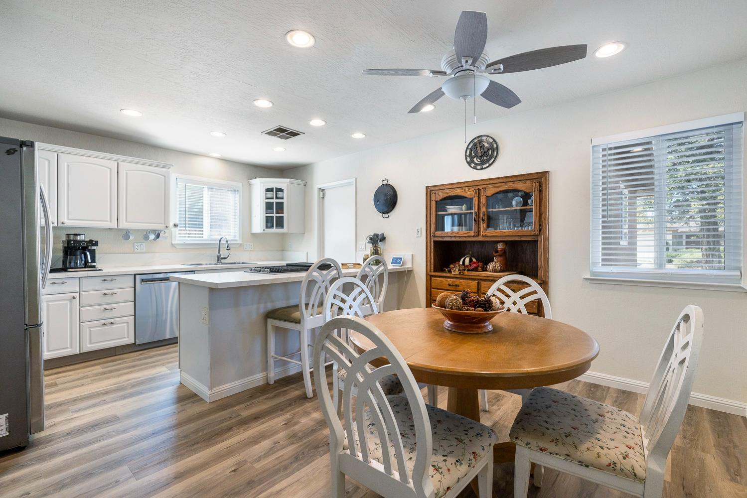 2877 Caesar Ave, Clovis, CA 93612