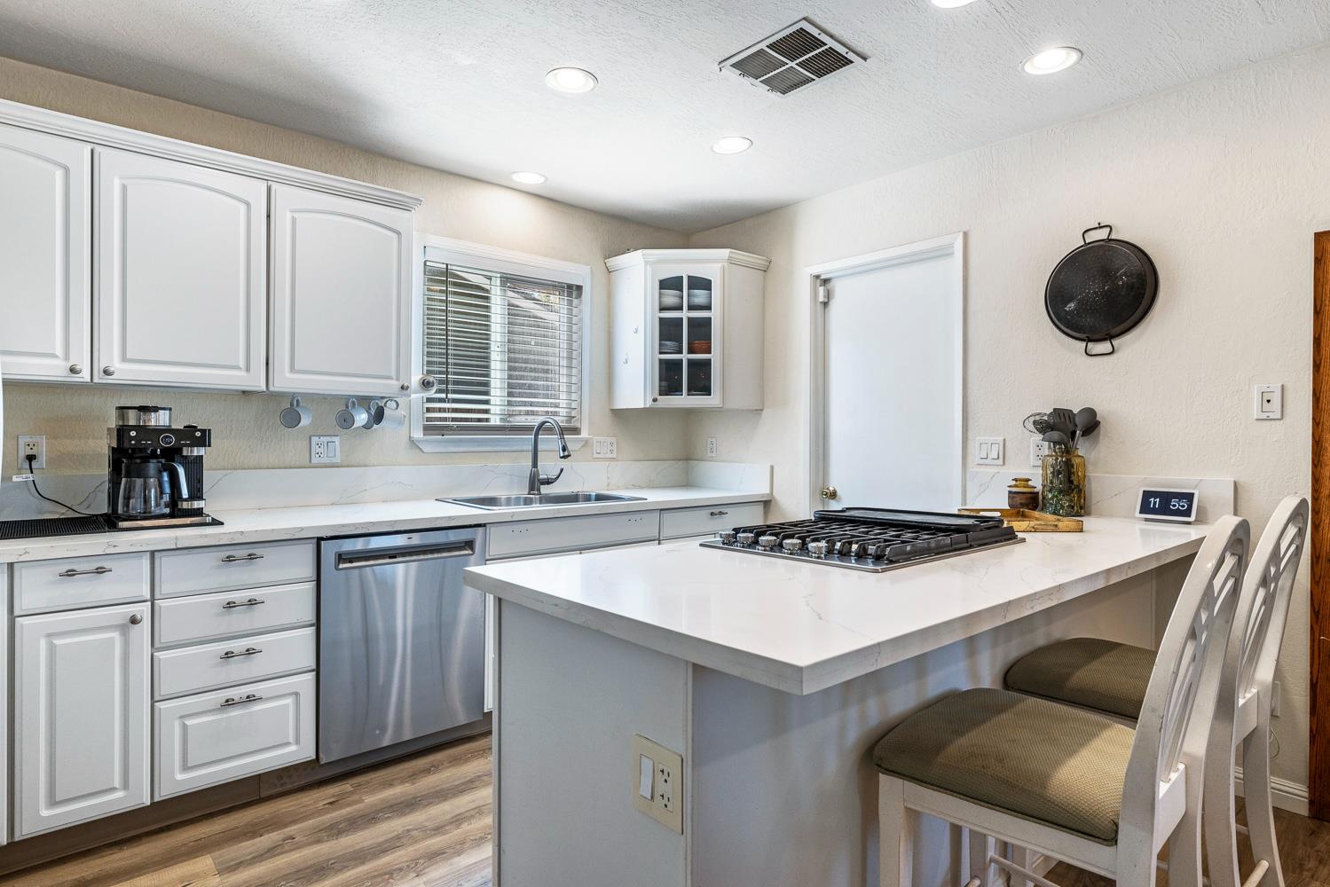 2877 Caesar Ave, Clovis, CA 93612