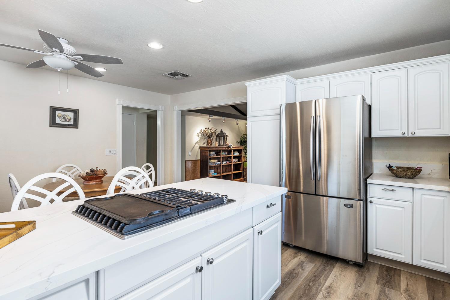 2877 Caesar Ave, Clovis, CA 93612