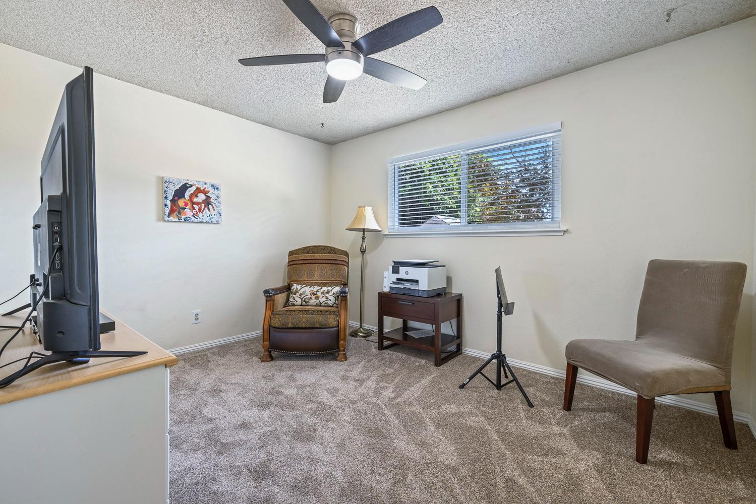 2877 Caesar Ave, Clovis, CA 93612