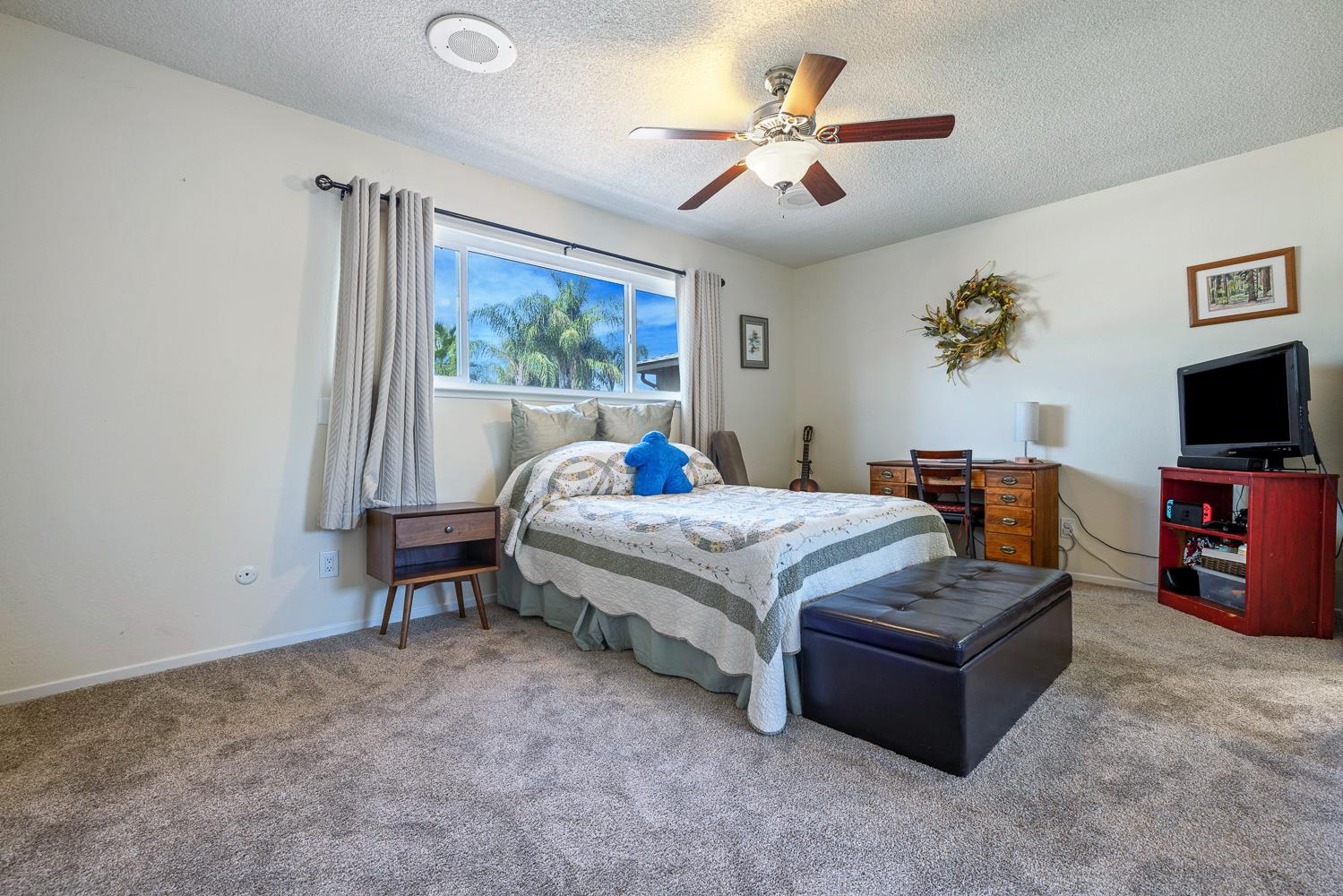 2877 Caesar Ave, Clovis, CA 93612