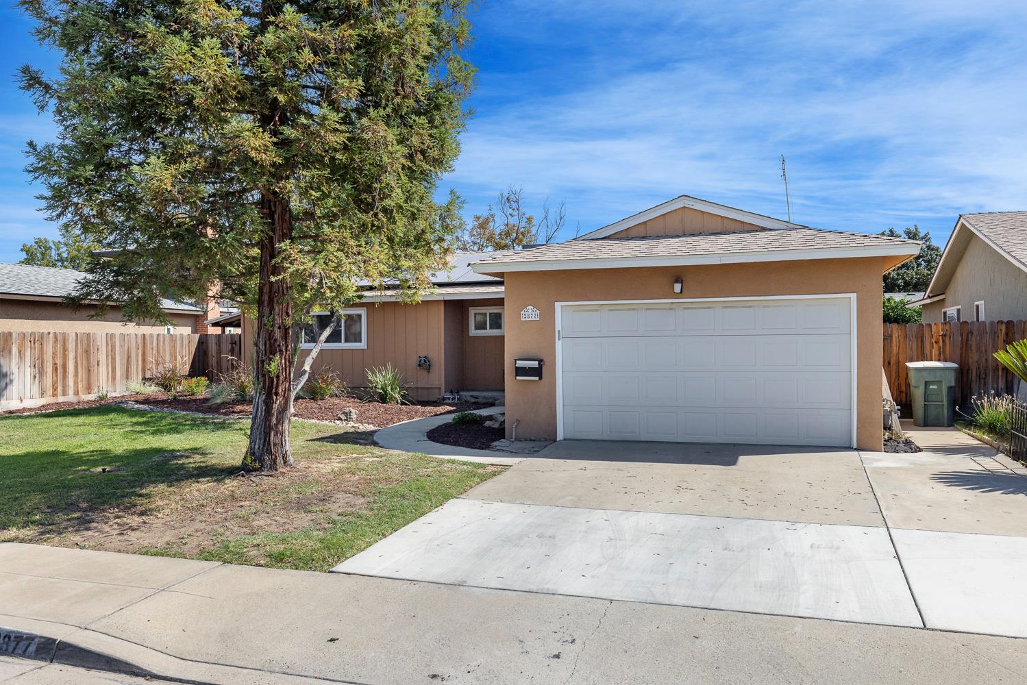 2877 Caesar Ave, Clovis, CA 93612