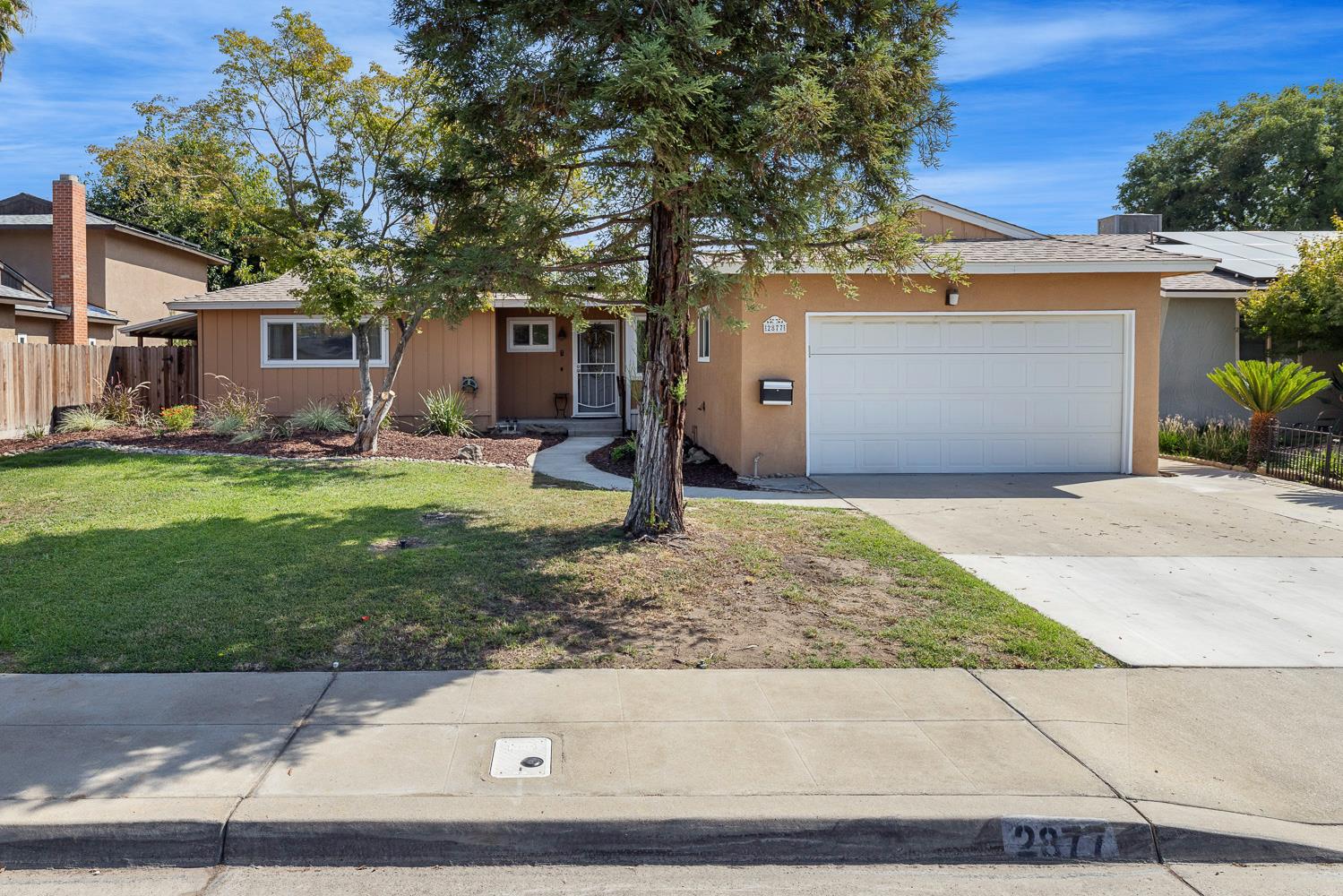 2877 Caesar Ave, Clovis, CA 93612