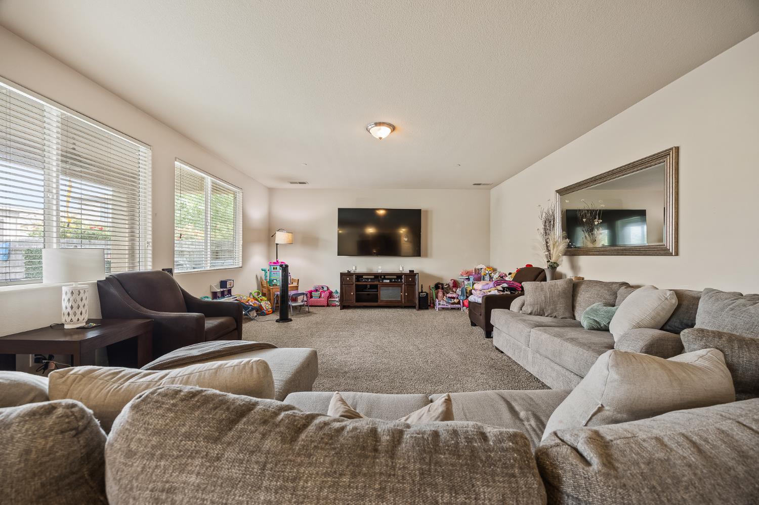 3507 Carmelita Ave, Clovis, CA 93619