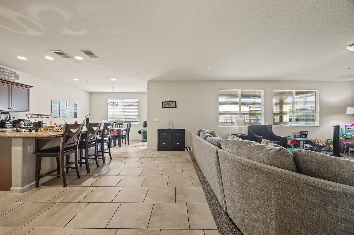 3507 Carmelita Ave, Clovis, CA 93619