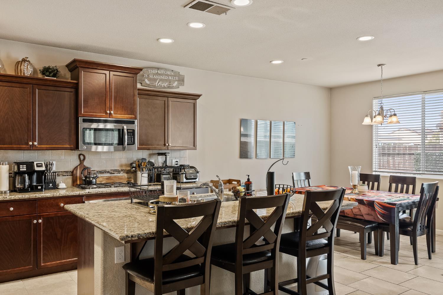 3507 Carmelita Ave, Clovis, CA 93619