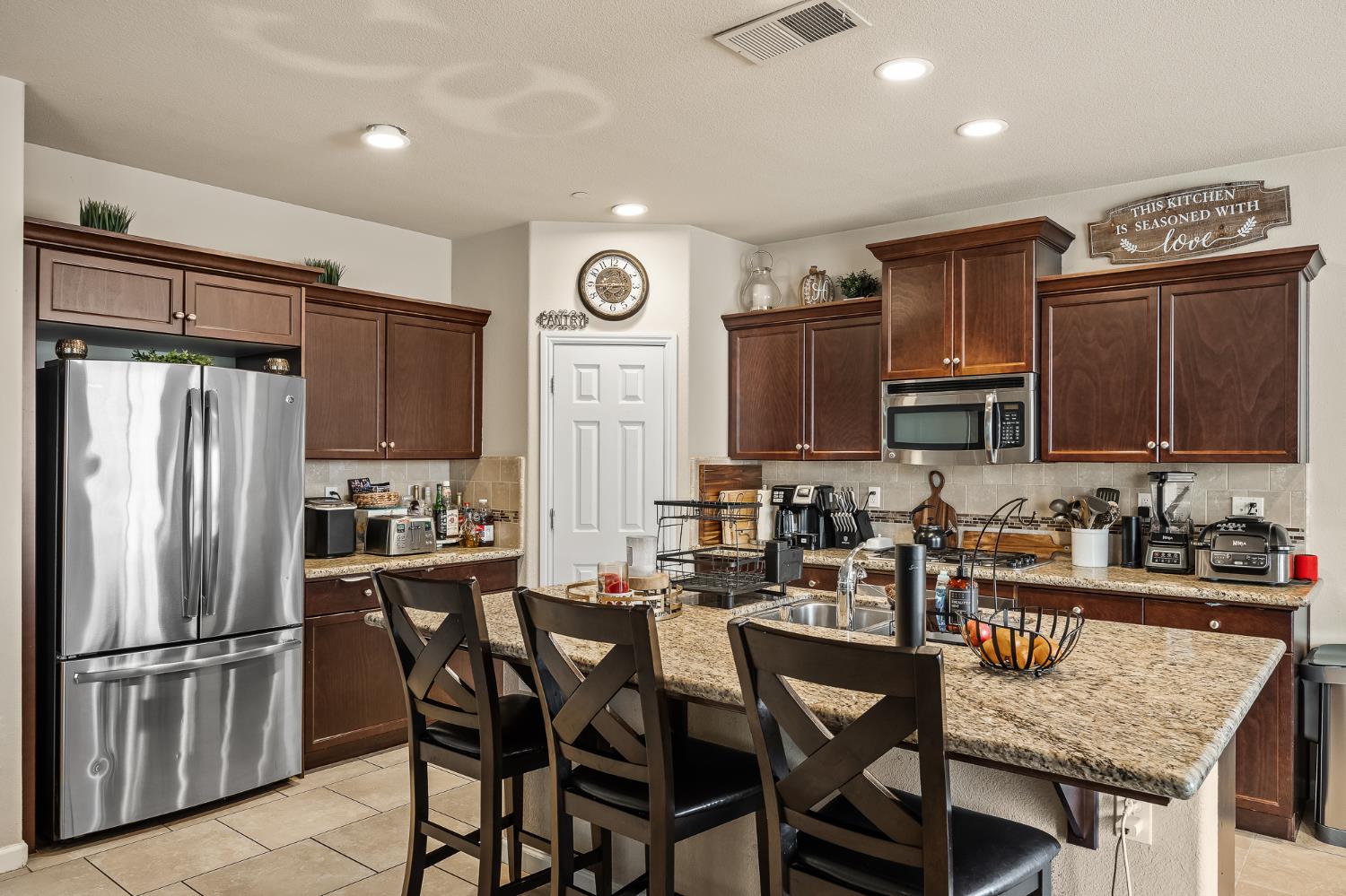 3507 Carmelita Ave, Clovis, CA 93619