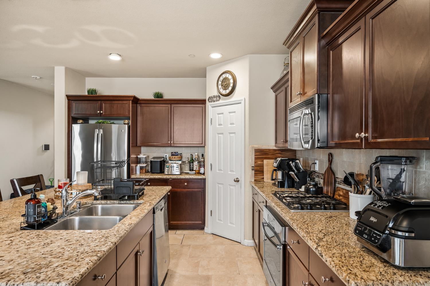 3507 Carmelita Ave, Clovis, CA 93619