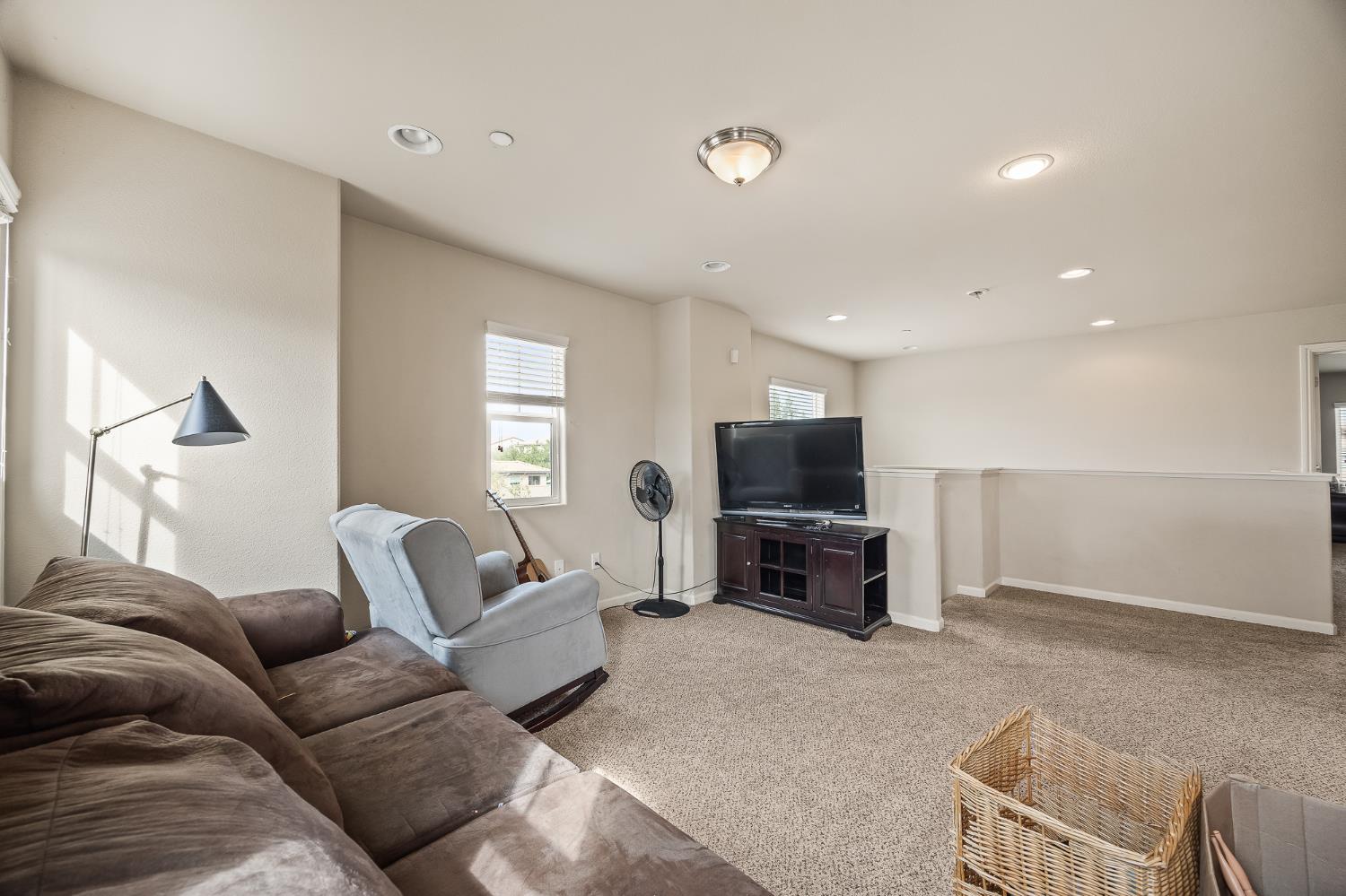 3507 Carmelita Ave, Clovis, CA 93619
