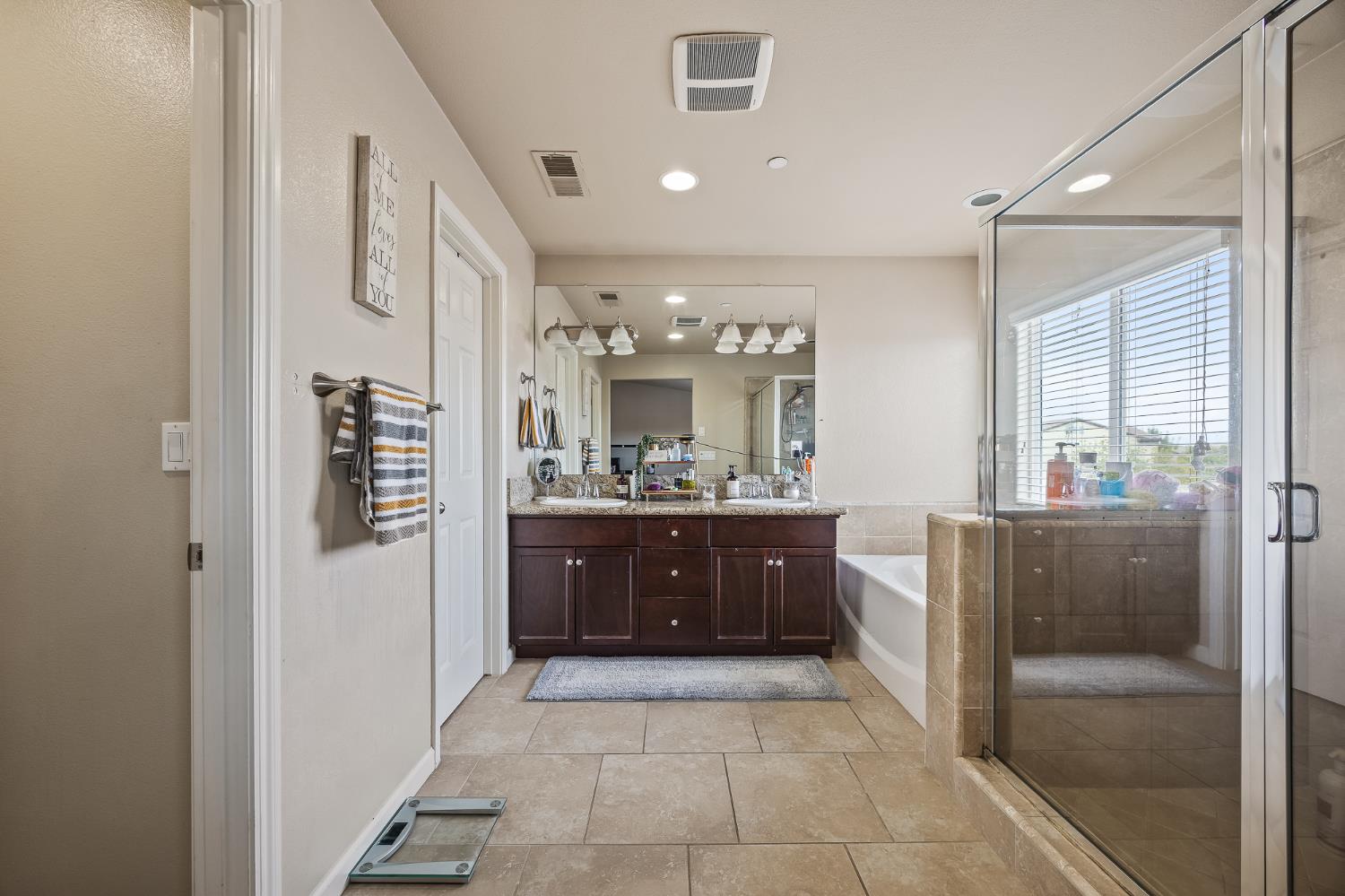 3507 Carmelita Ave, Clovis, CA 93619