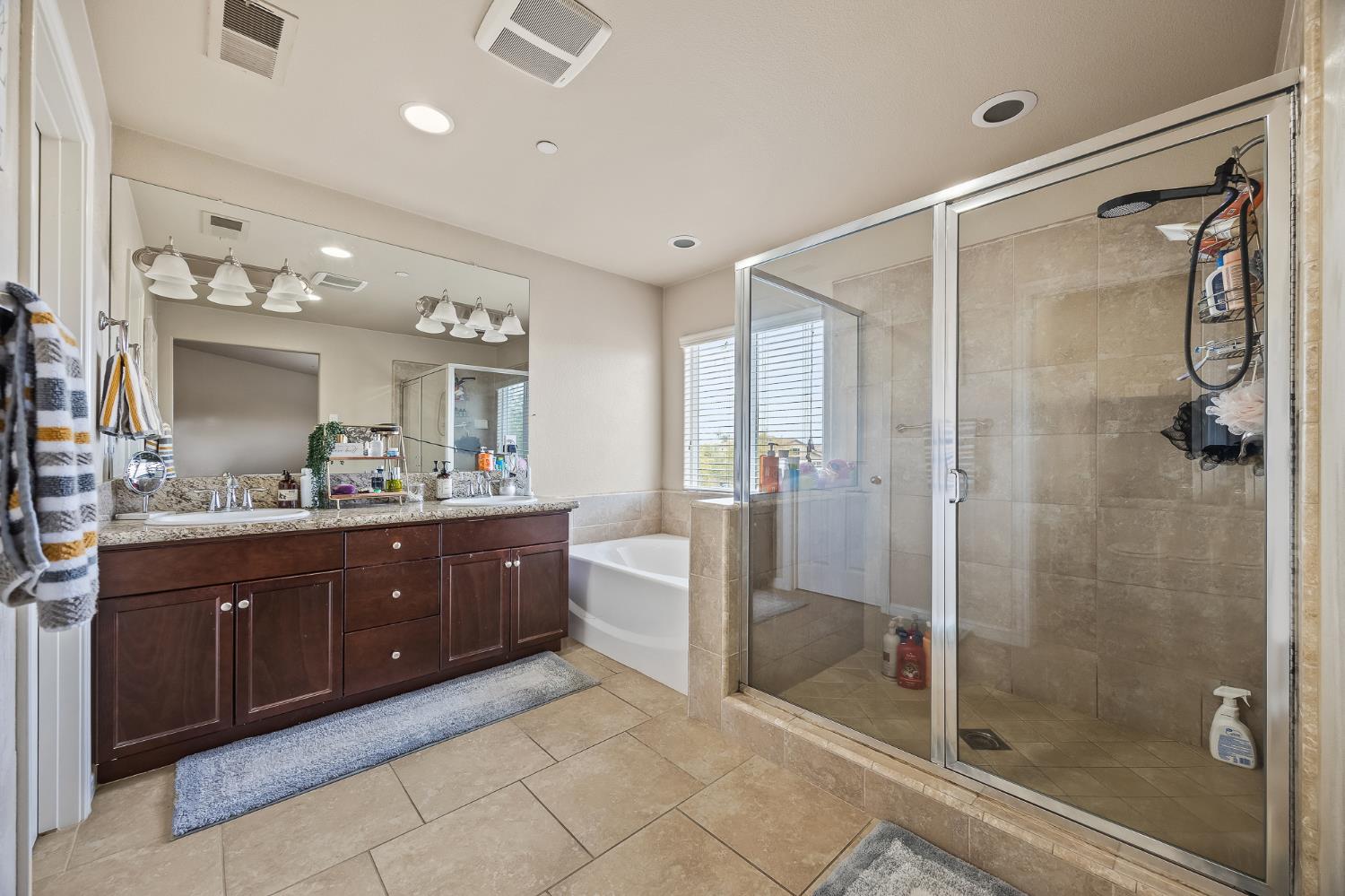 3507 Carmelita Ave, Clovis, CA 93619