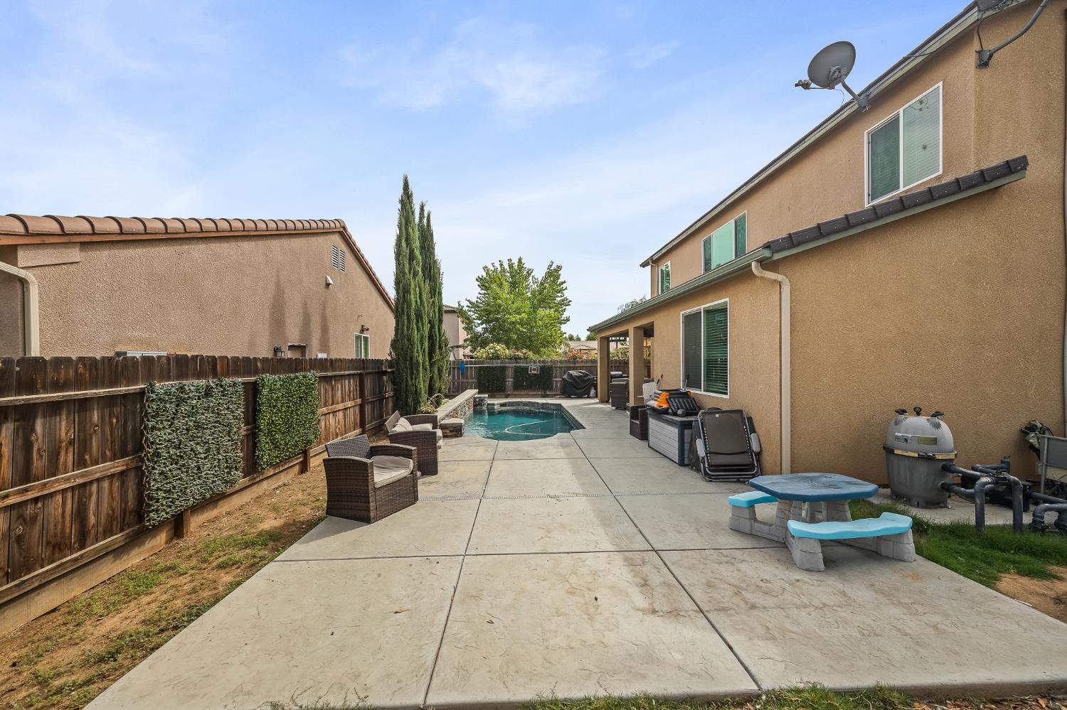 3507 Carmelita Ave, Clovis, CA 93619