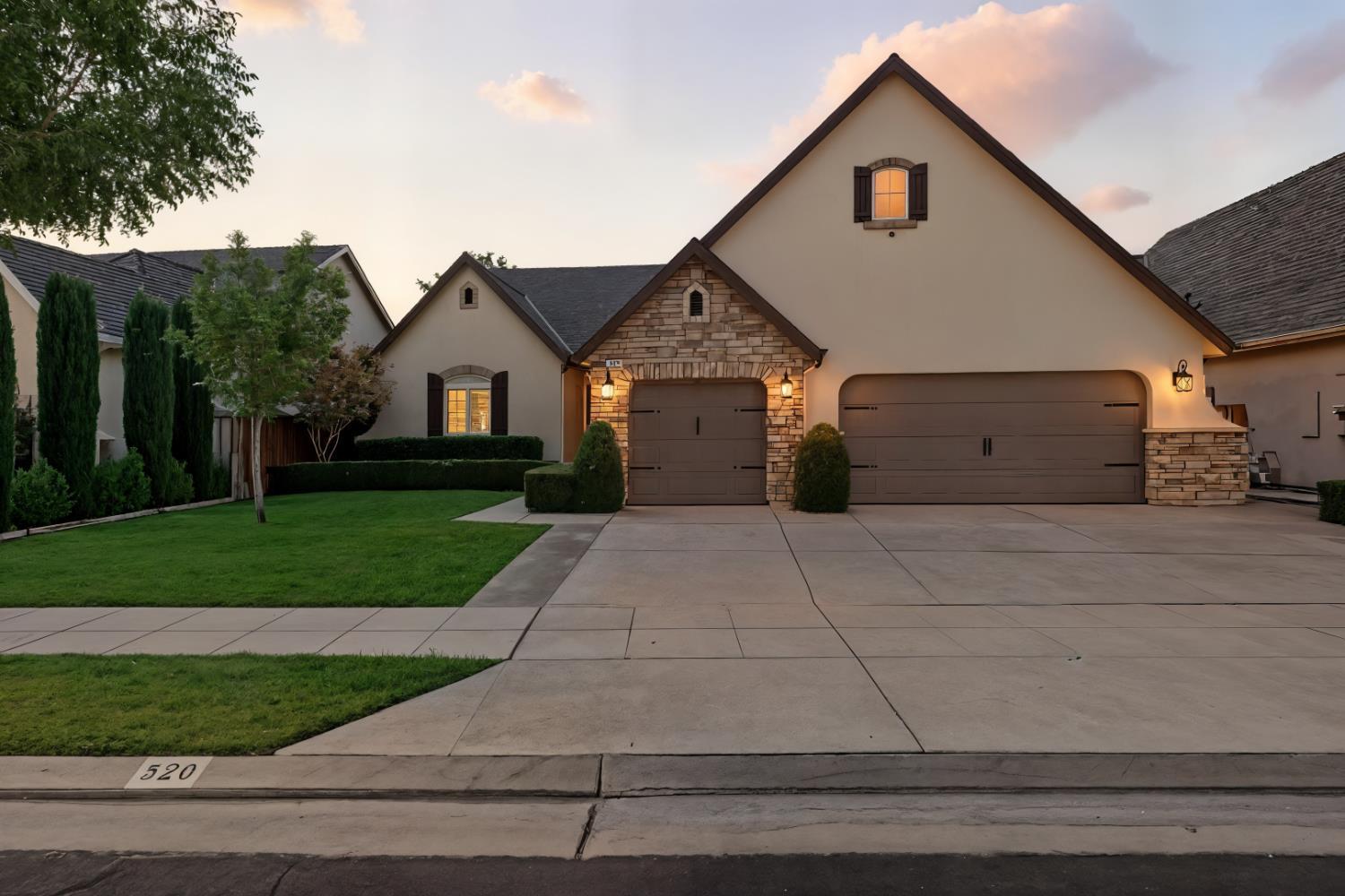 520 W Warwick, Clovis, CA 93619