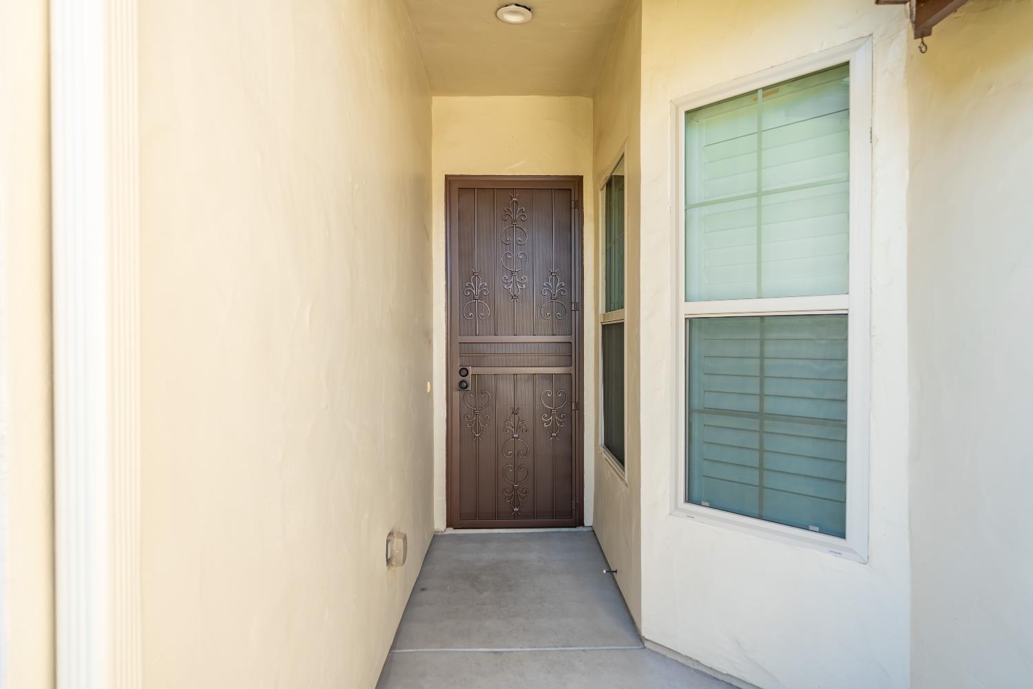 520 W Warwick, Clovis, CA 93619