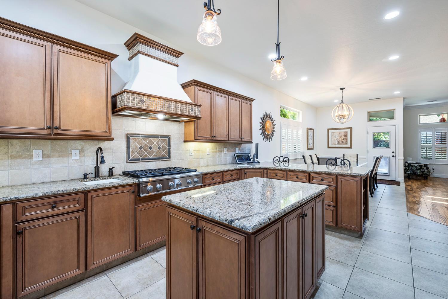 520 W Warwick, Clovis, CA 93619