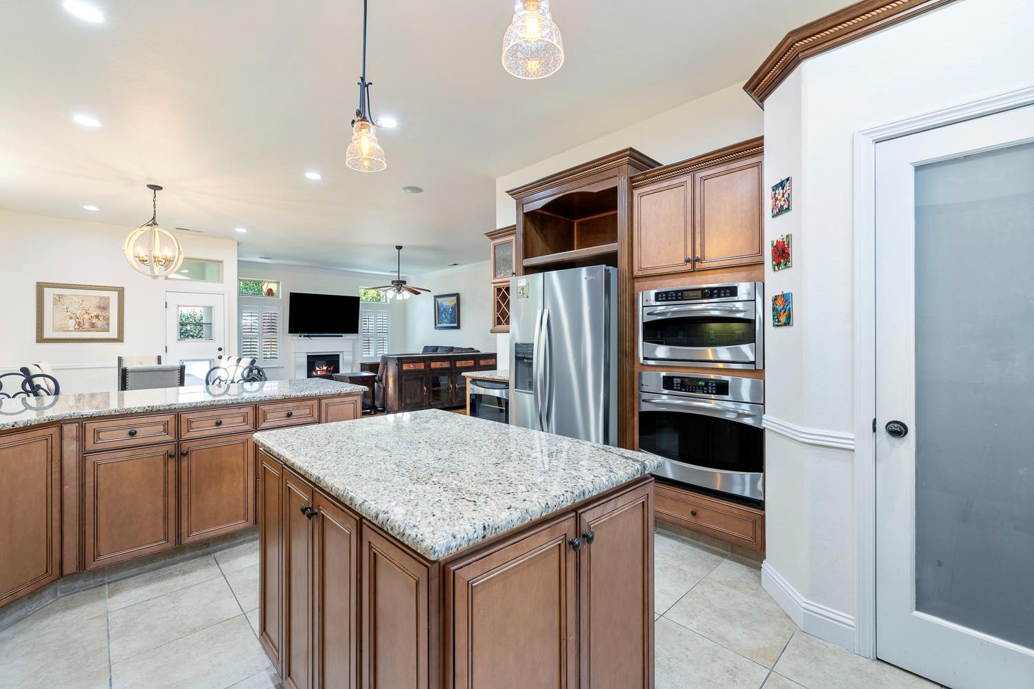 520 W Warwick, Clovis, CA 93619