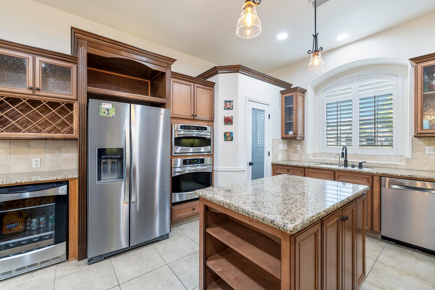 520 W Warwick, Clovis, CA 93619