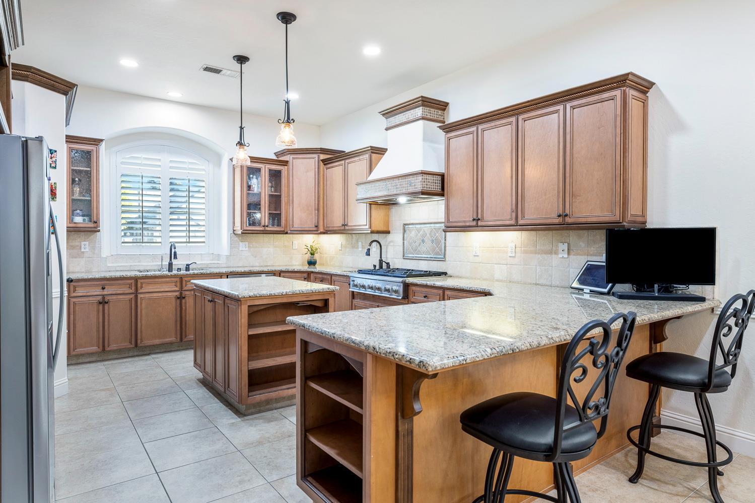 520 W Warwick, Clovis, CA 93619
