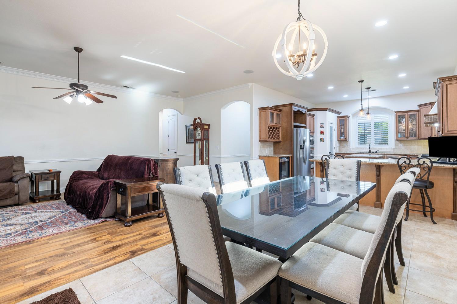 520 W Warwick, Clovis, CA 93619