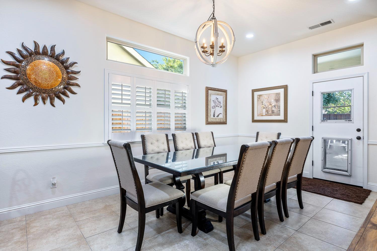 520 W Warwick, Clovis, CA 93619