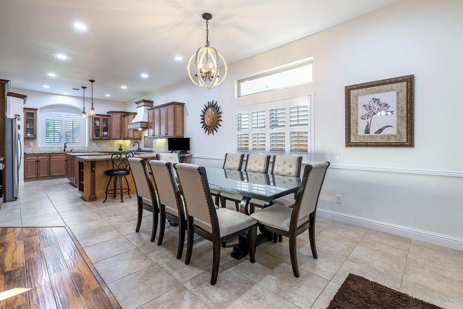 520 W Warwick, Clovis, CA 93619