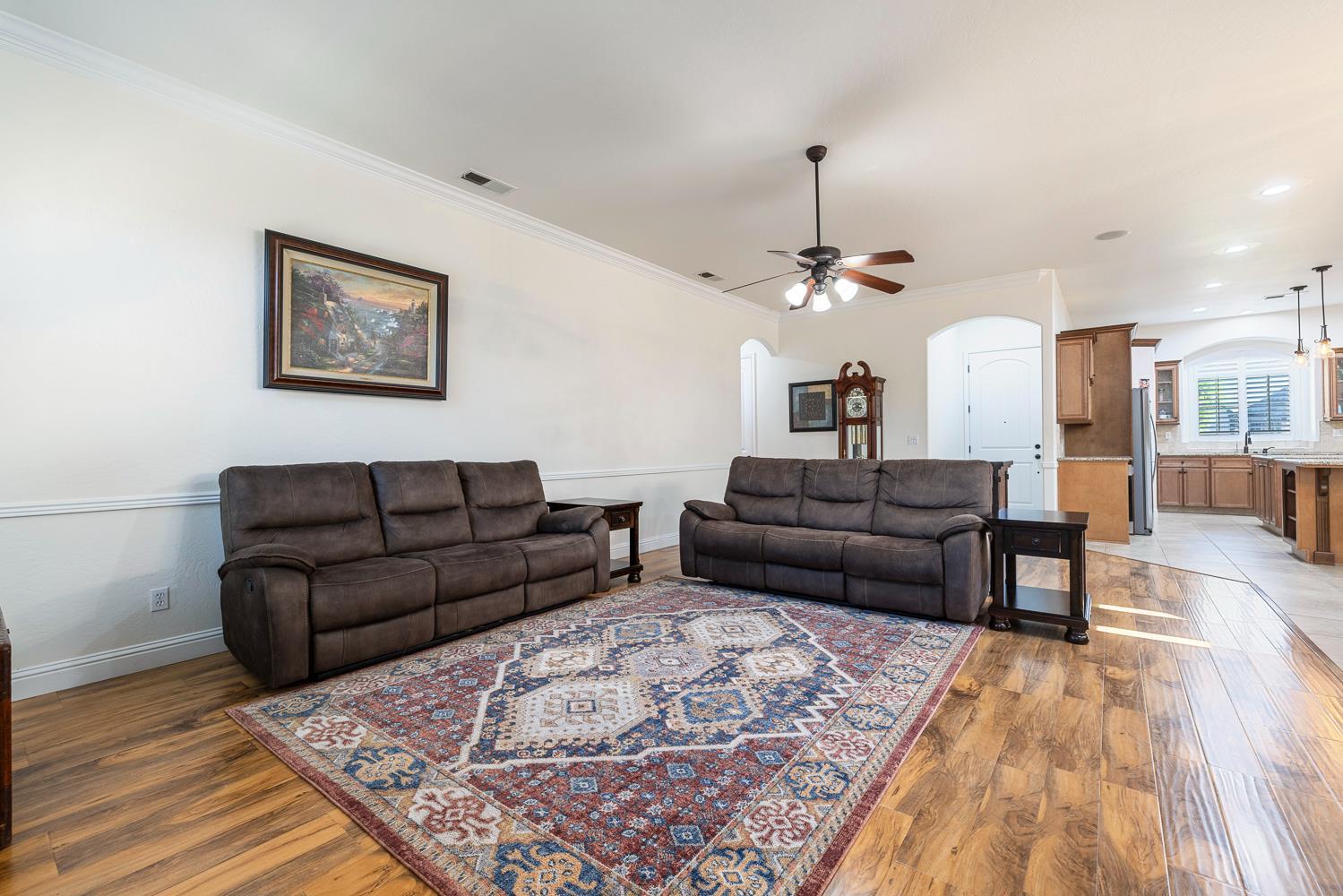 520 W Warwick, Clovis, CA 93619