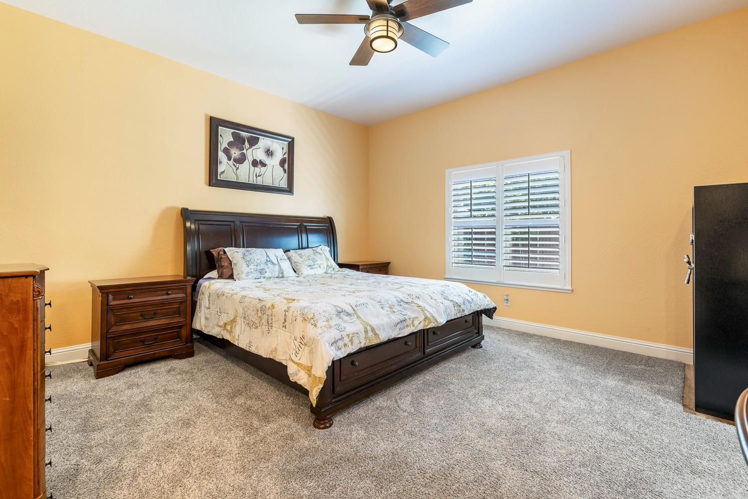 520 W Warwick, Clovis, CA 93619