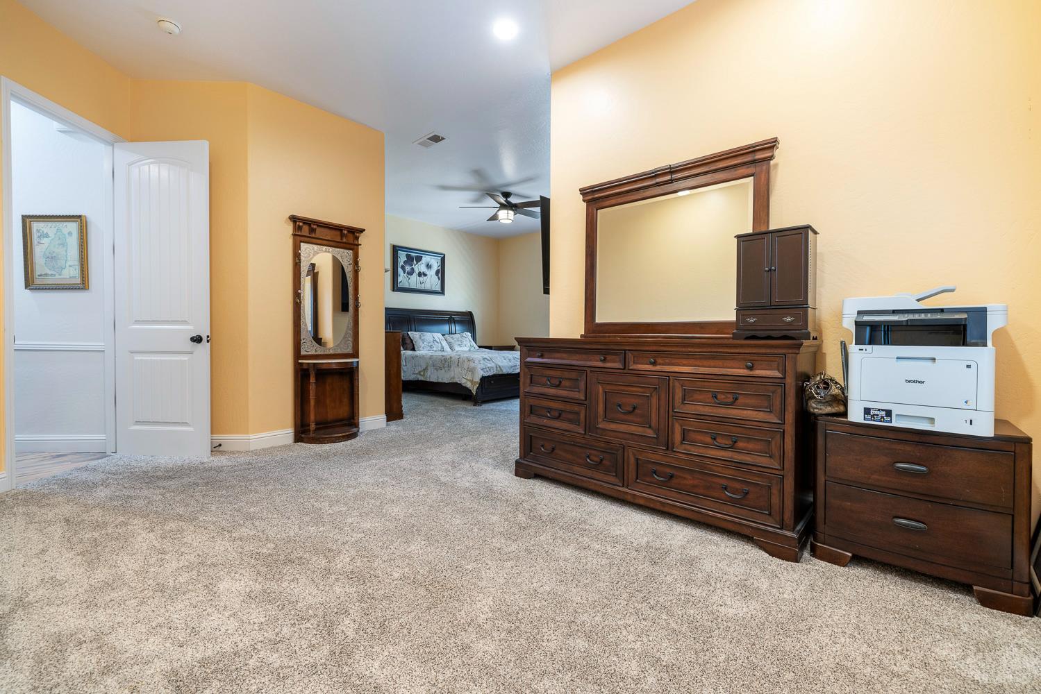 520 W Warwick, Clovis, CA 93619