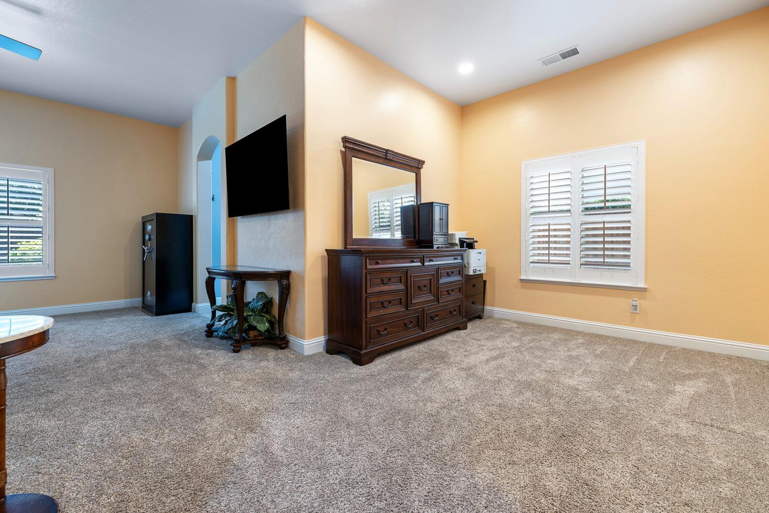 520 W Warwick, Clovis, CA 93619