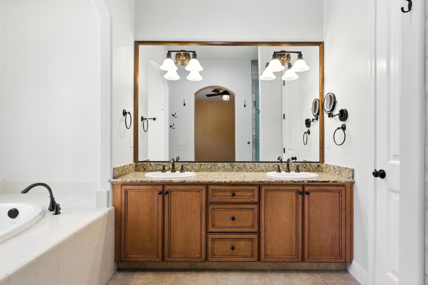520 W Warwick, Clovis, CA 93619