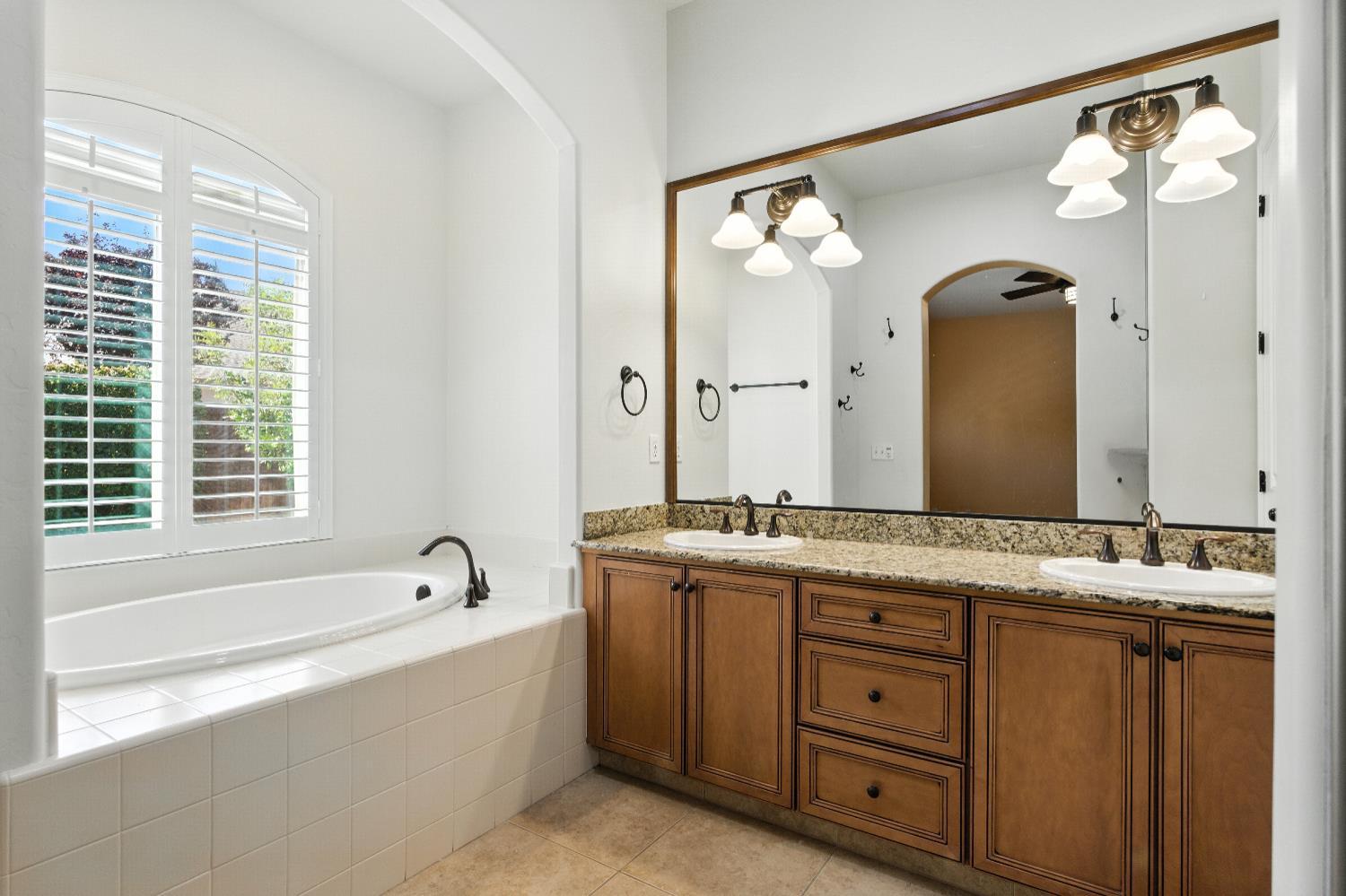 520 W Warwick, Clovis, CA 93619