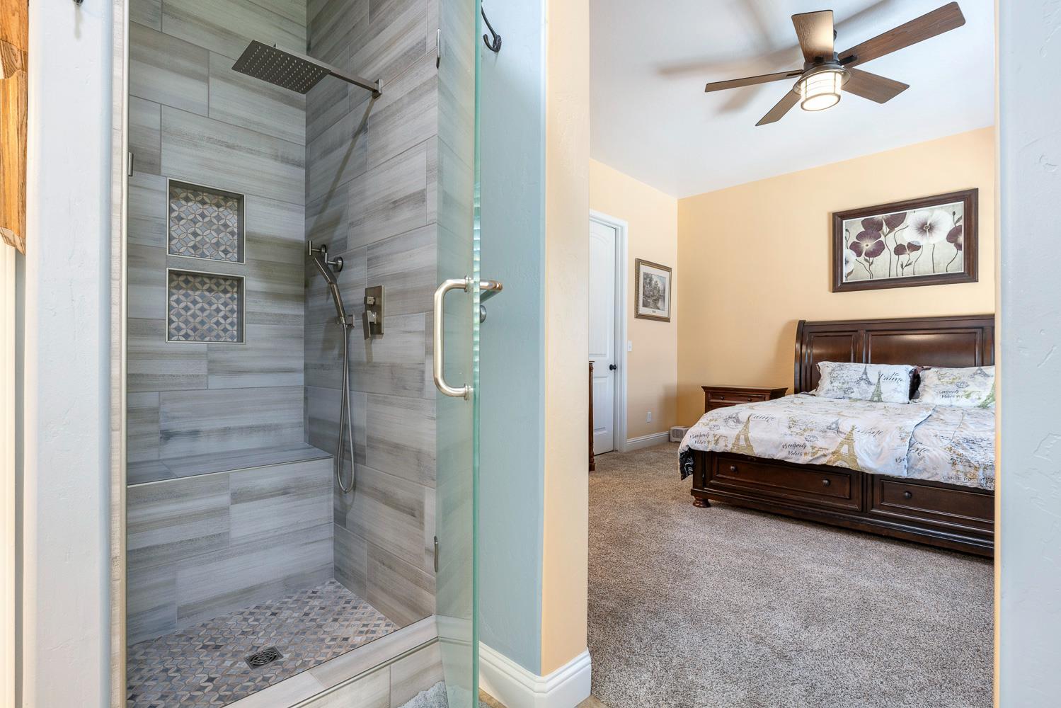520 W Warwick, Clovis, CA 93619