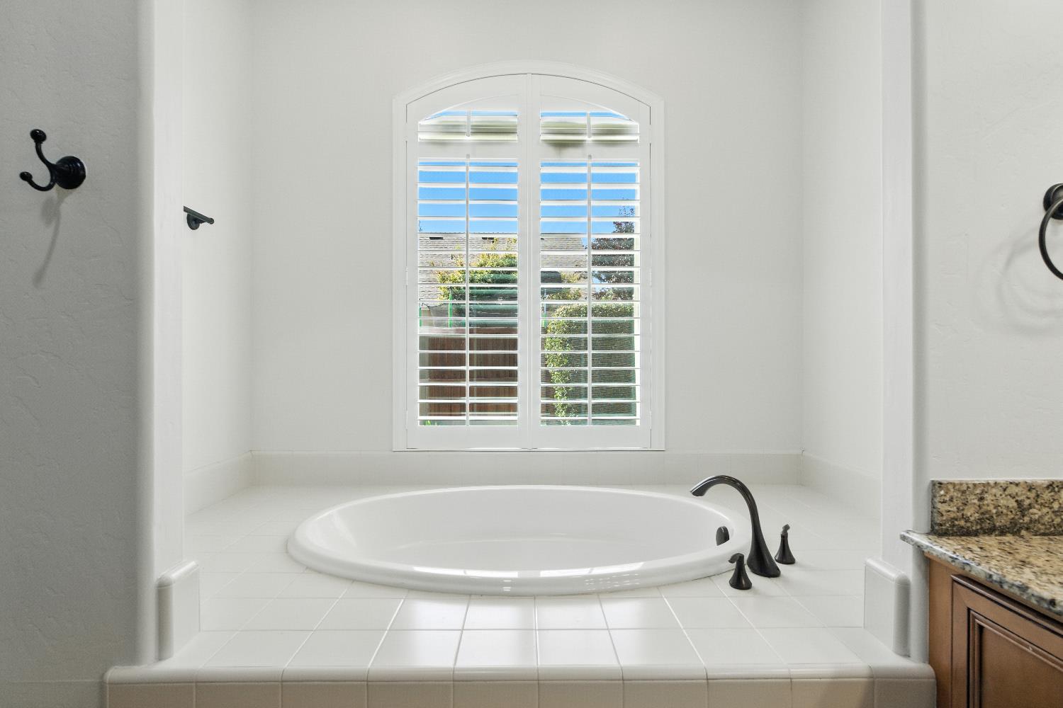520 W Warwick, Clovis, CA 93619