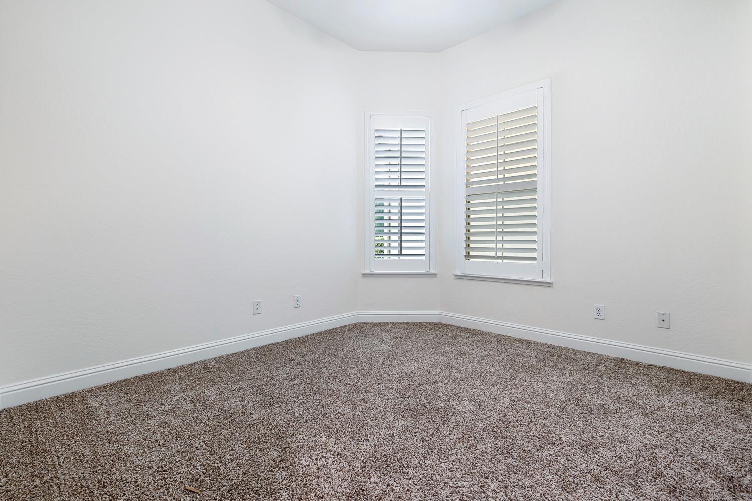 520 W Warwick, Clovis, CA 93619