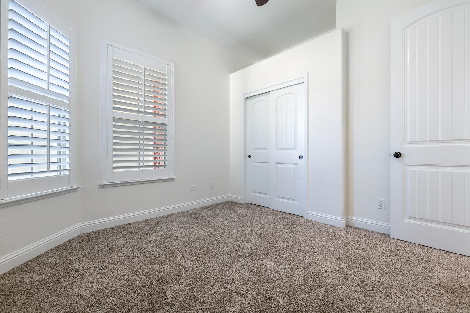 520 W Warwick, Clovis, CA 93619