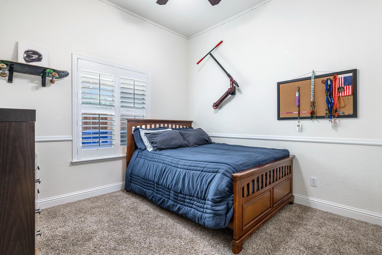 520 W Warwick, Clovis, CA 93619