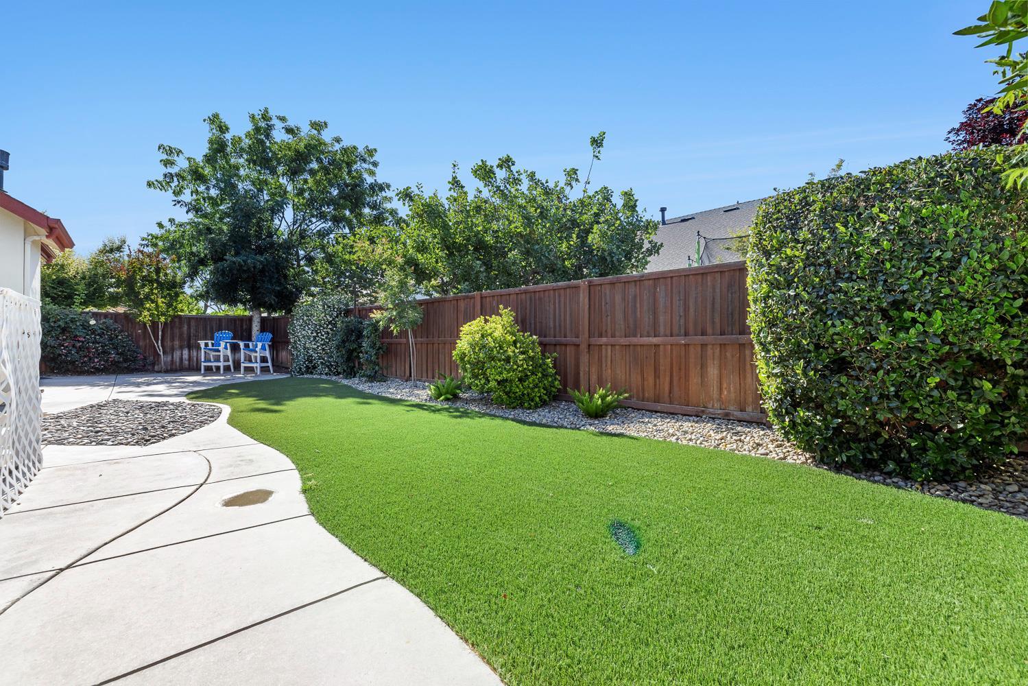 520 W Warwick, Clovis, CA 93619