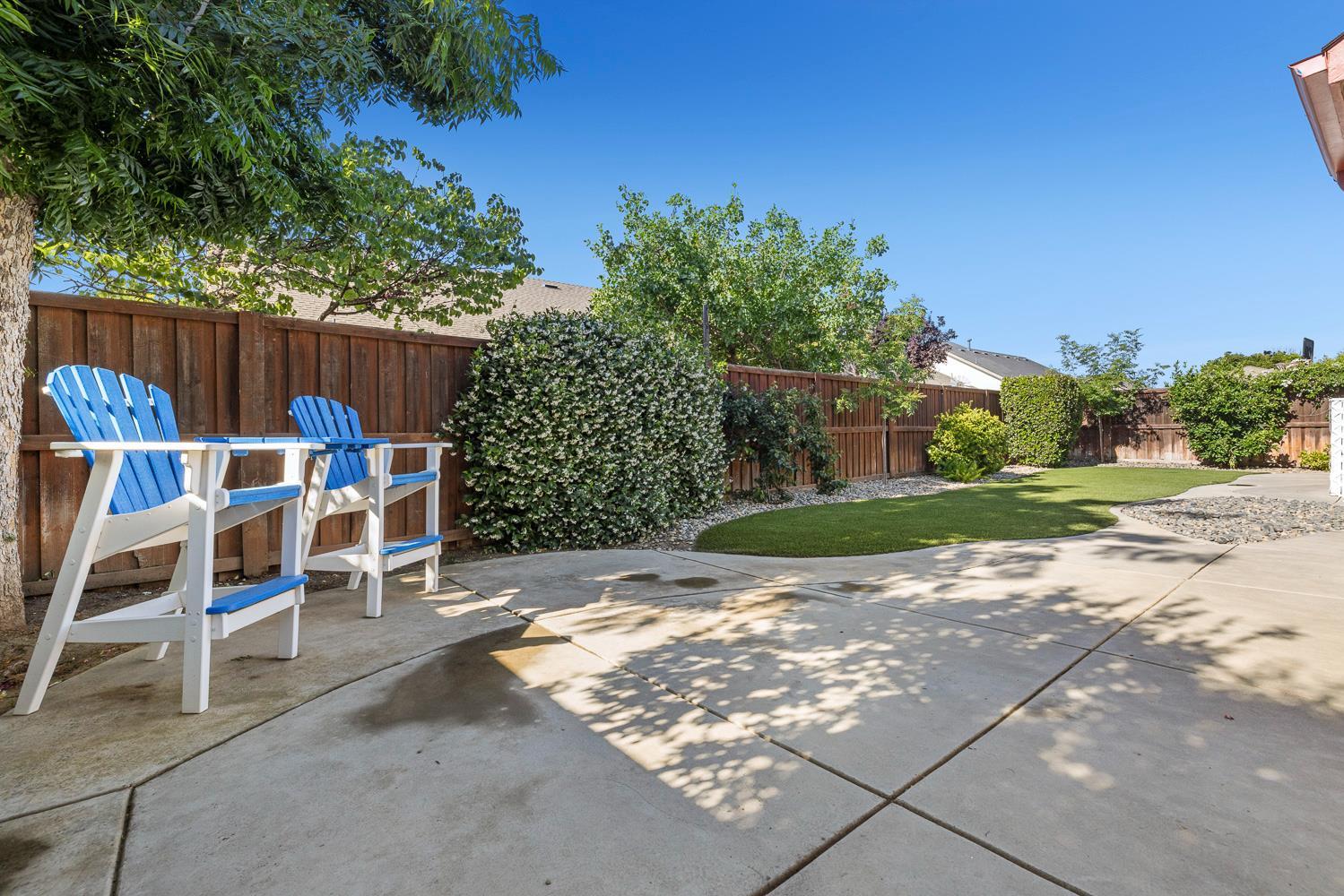 520 W Warwick, Clovis, CA 93619