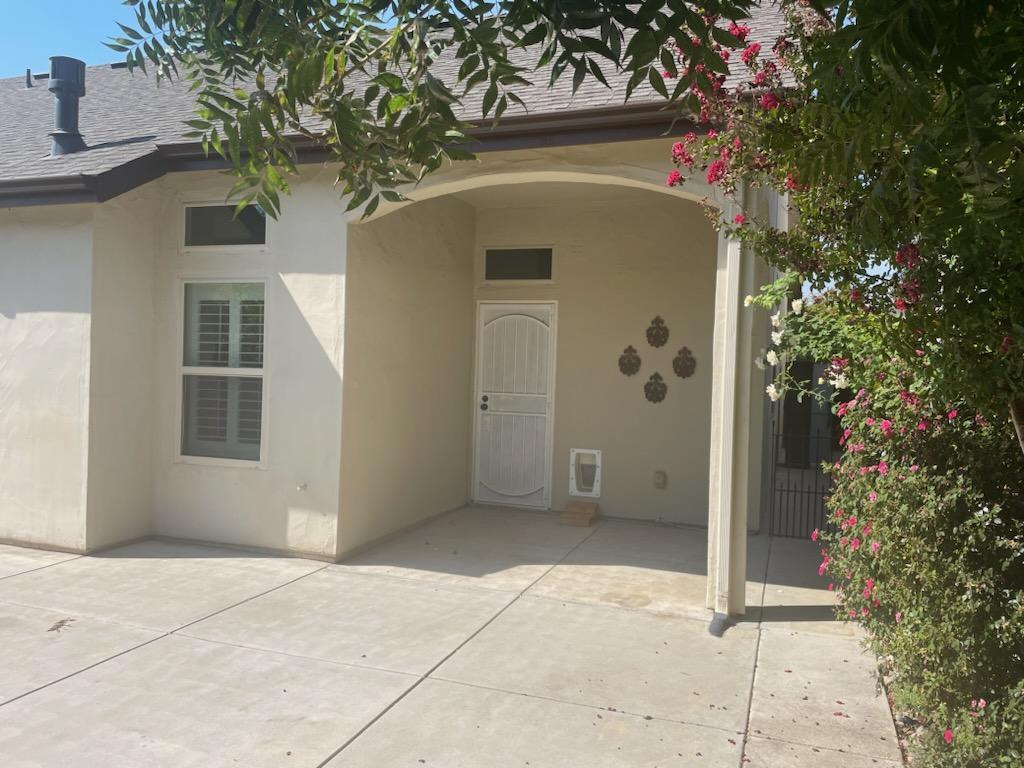 520 W Warwick, Clovis, CA 93619