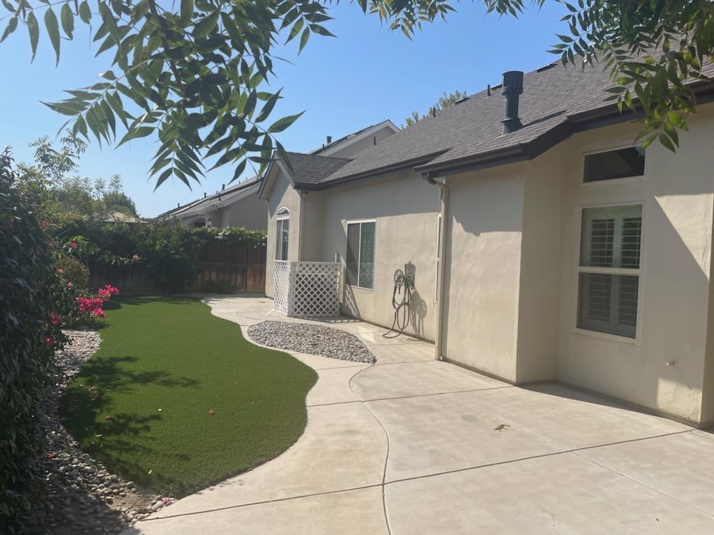 520 W Warwick, Clovis, CA 93619