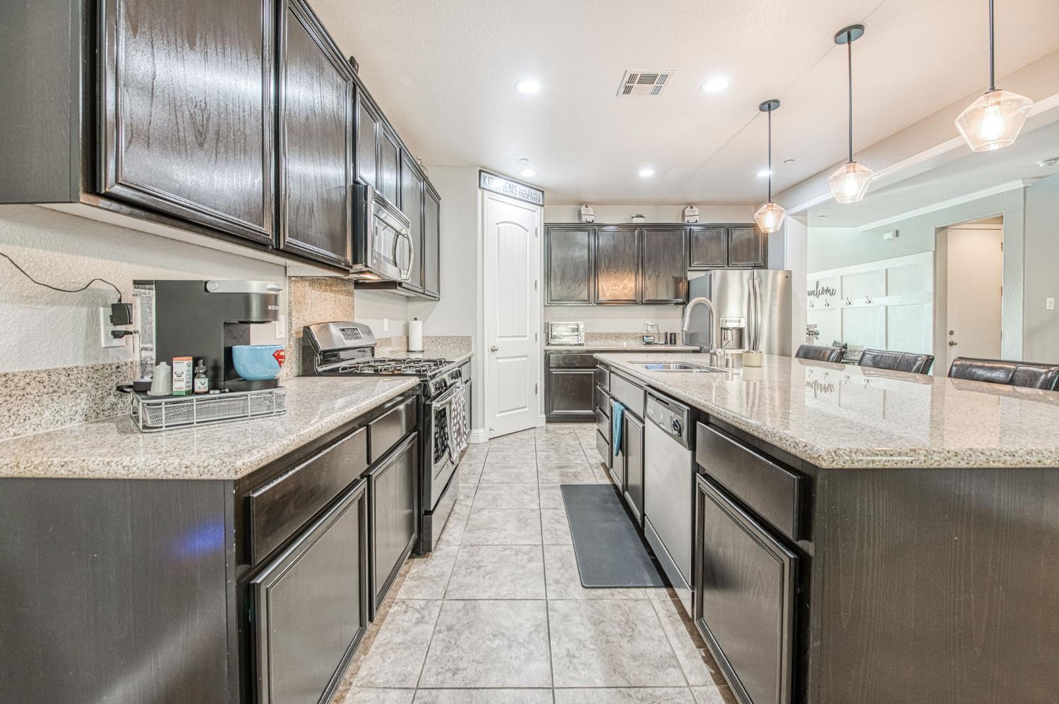 1697 Whiteash Ave, Clovis, CA 93619