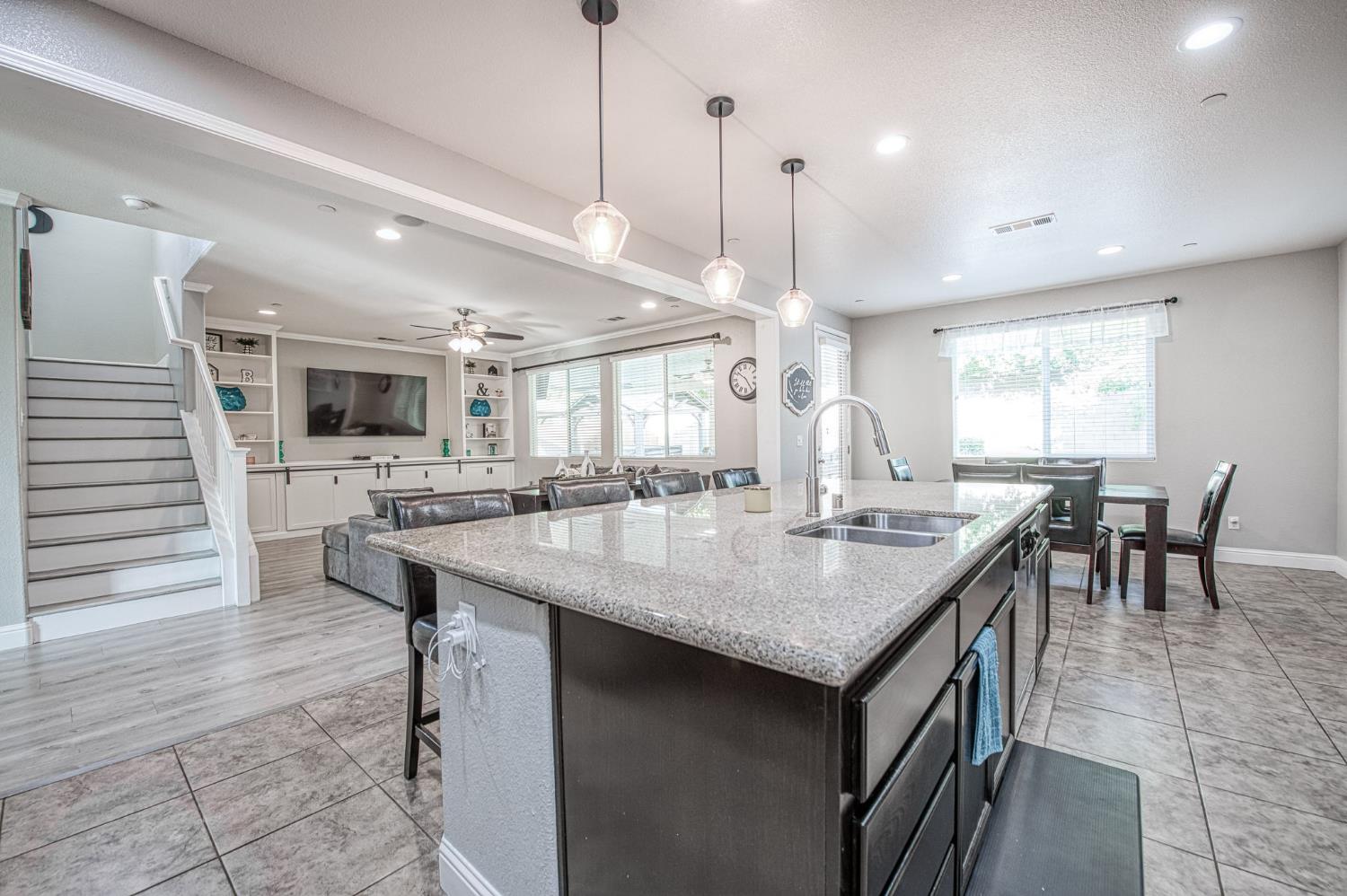 1697 Whiteash Ave, Clovis, CA 93619
