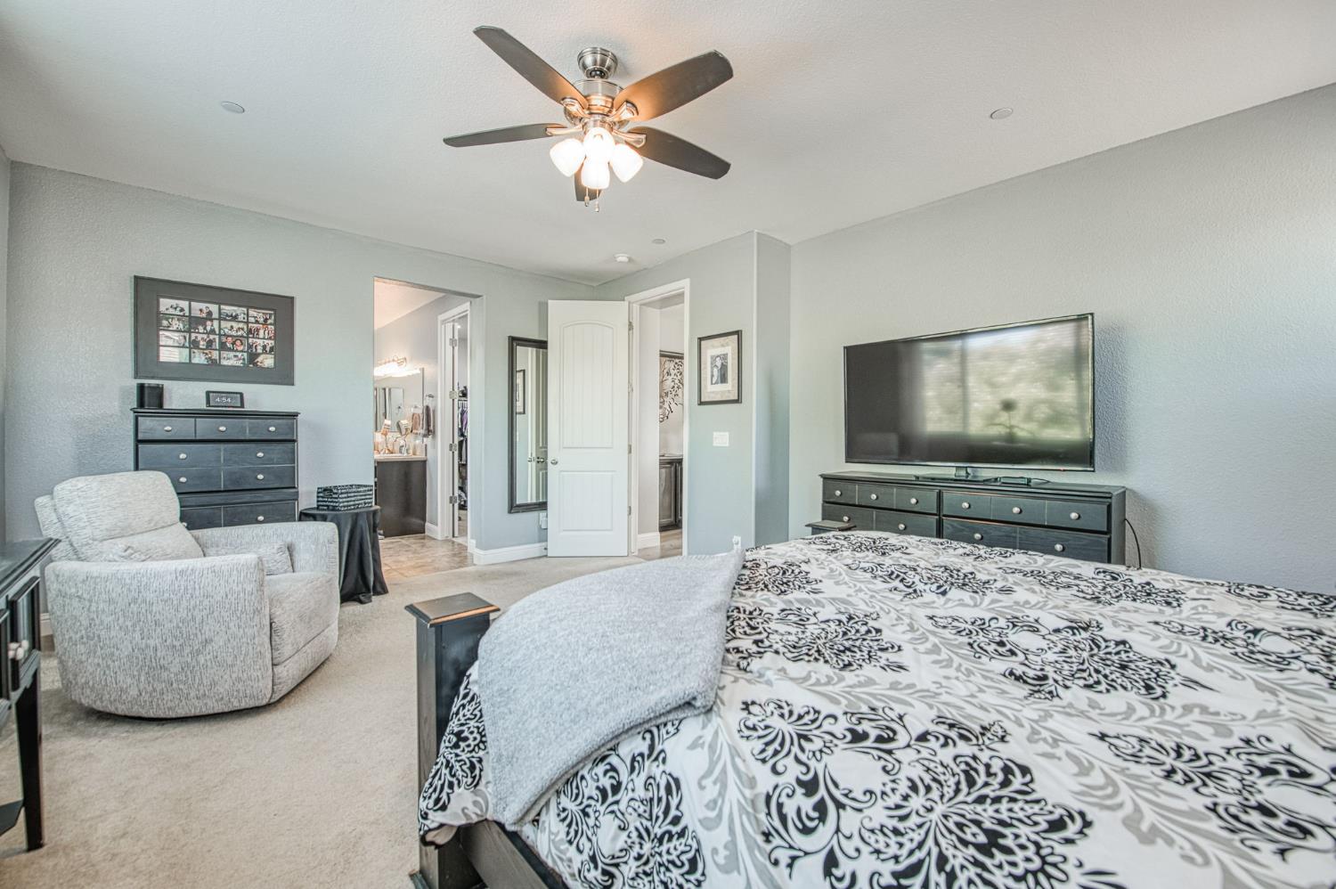 1697 Whiteash Ave, Clovis, CA 93619