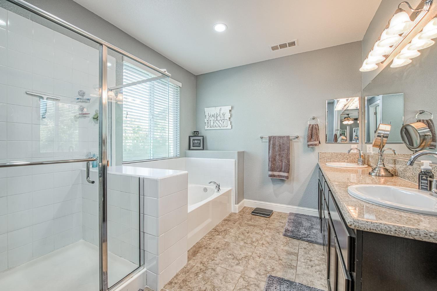 1697 Whiteash Ave, Clovis, CA 93619